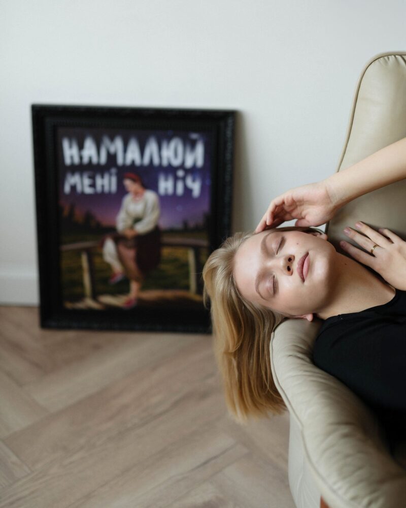 Картина «Намалюй Мені Ніч», кадр 4