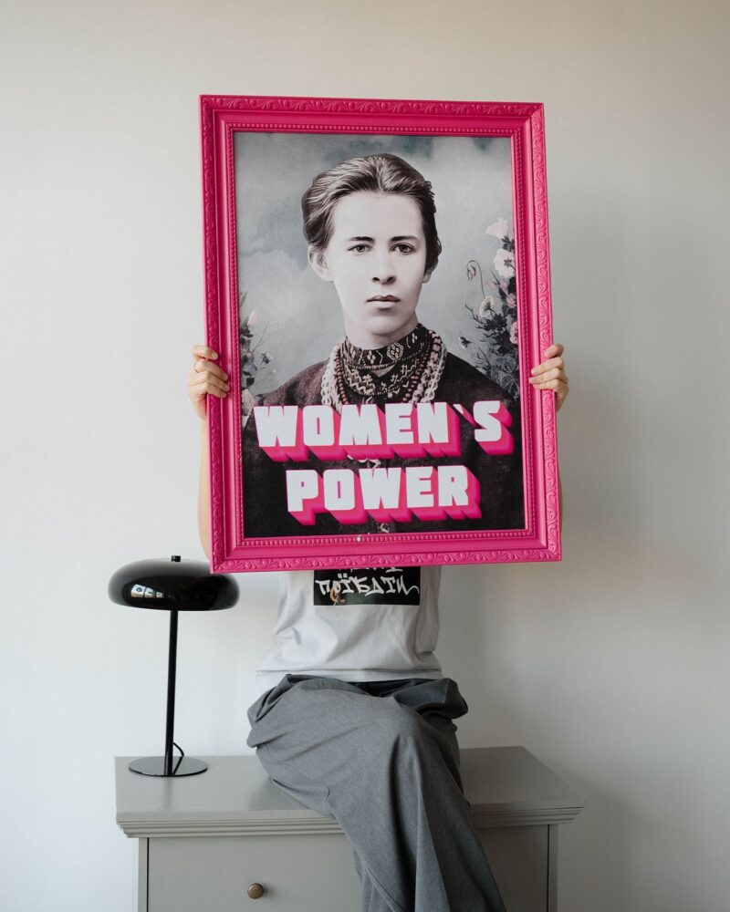 Картина «Women's Power», кадр 3