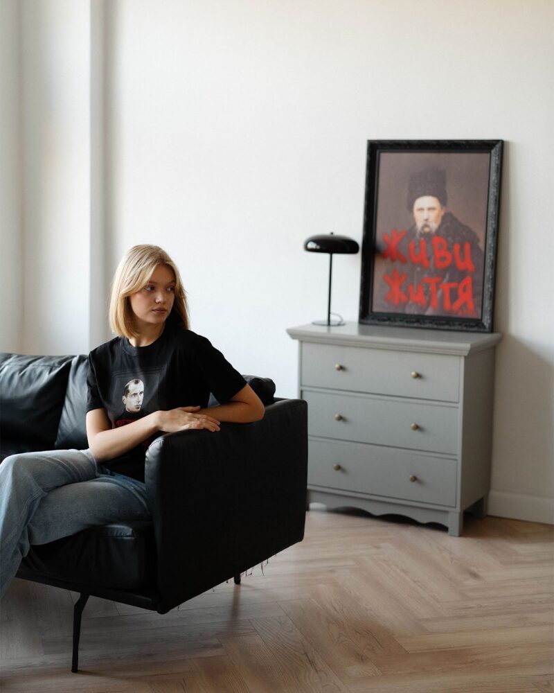 Картина «Живи Життя блять», кадр 5